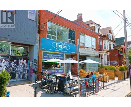 A Fresco's fish and chips restaurant with outdoor seating.