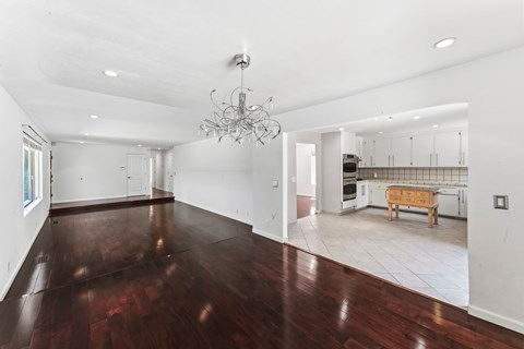 Unit 1 3 Beds Apartment for Rent