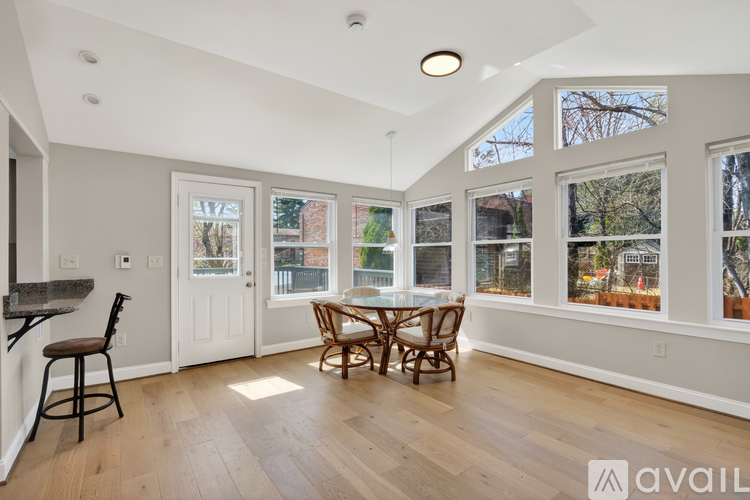 A dining room with a table and chairs is available for rent.