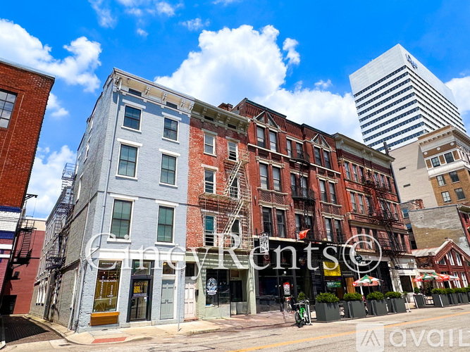 A row of buildings with the middle one having a grey facade.