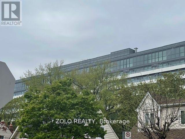 A building with the text "ZOLO REALTY Brokerage" in front of it.