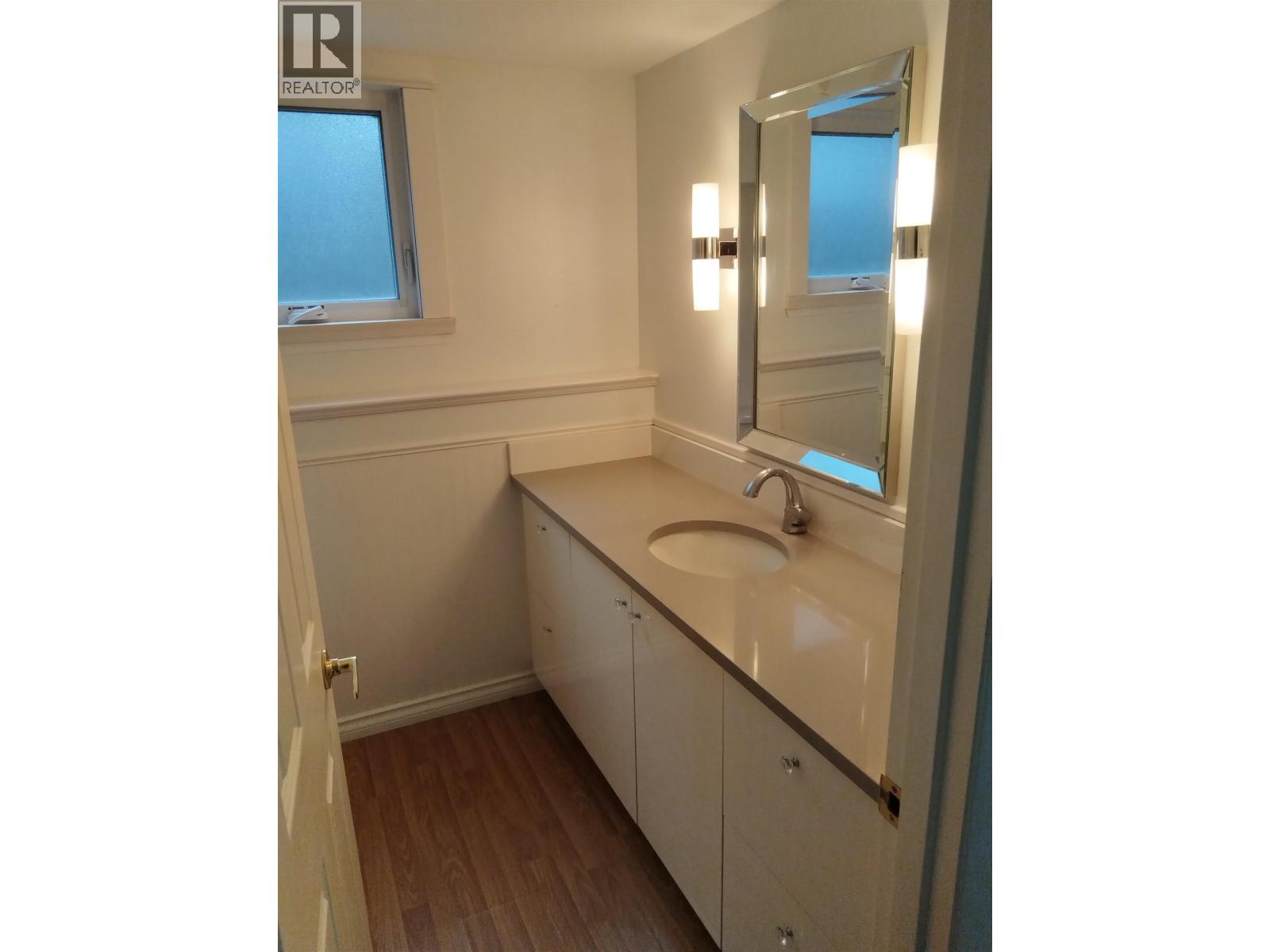 A bathroom with a sink and a mirror.