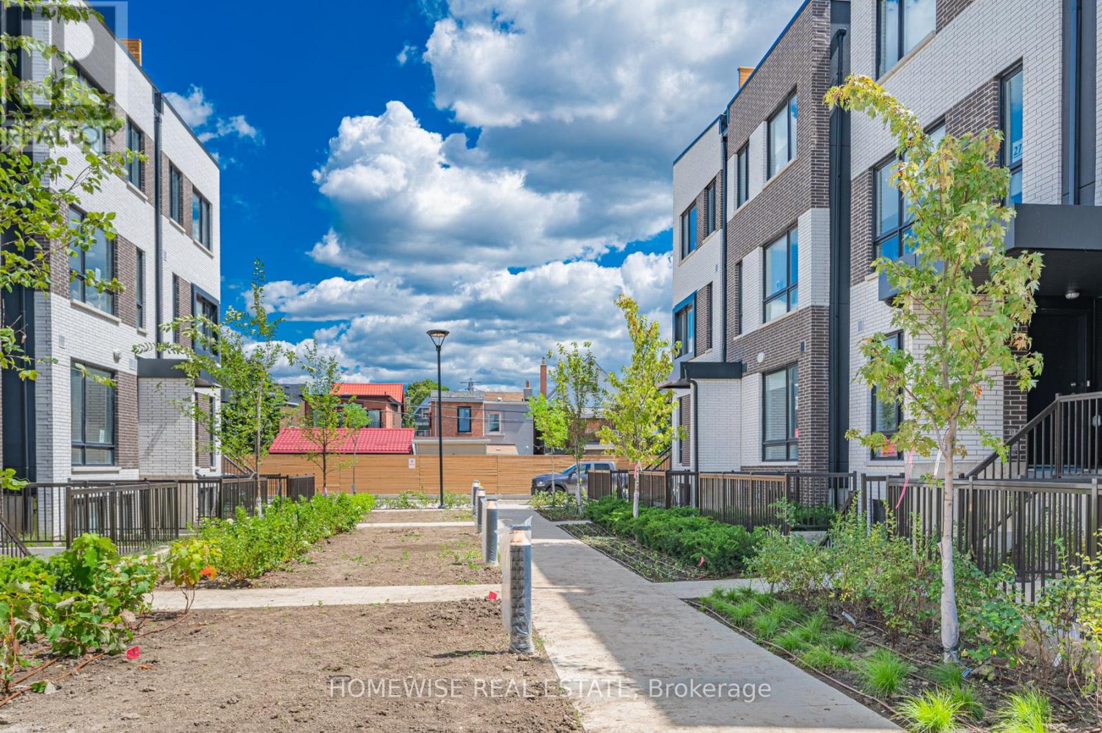 A residential area with apartment buildings and a clear sky.