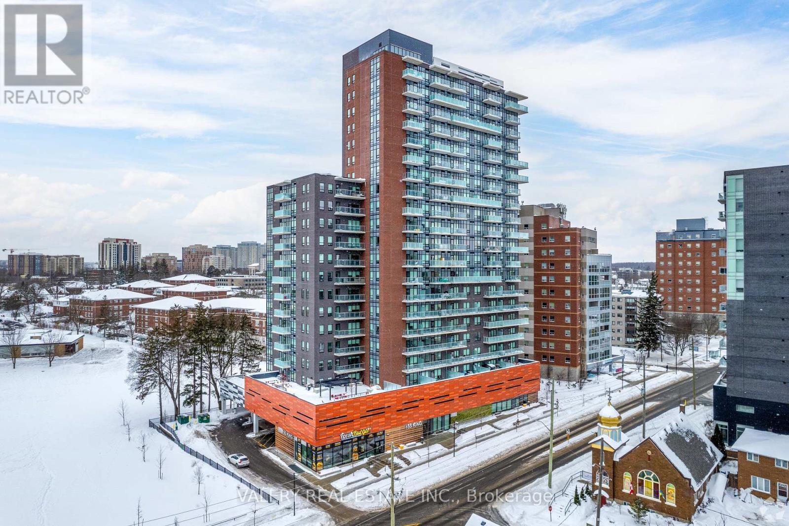 Source URL: https://ddfcdn.realtor.ca/listing/TS639112710795600000/reb82/highres/8/x12950578_1.jpg