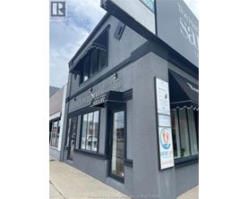 A building with a sign that says Hometown Salon.
