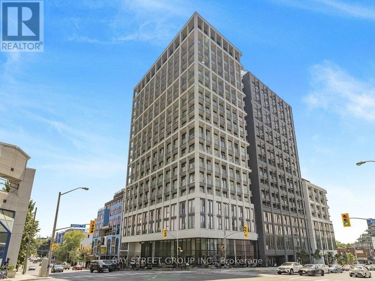 A tall building with many windows is located on Bay Street.
