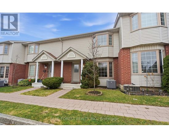 A house with a front yard and a tree in the front.