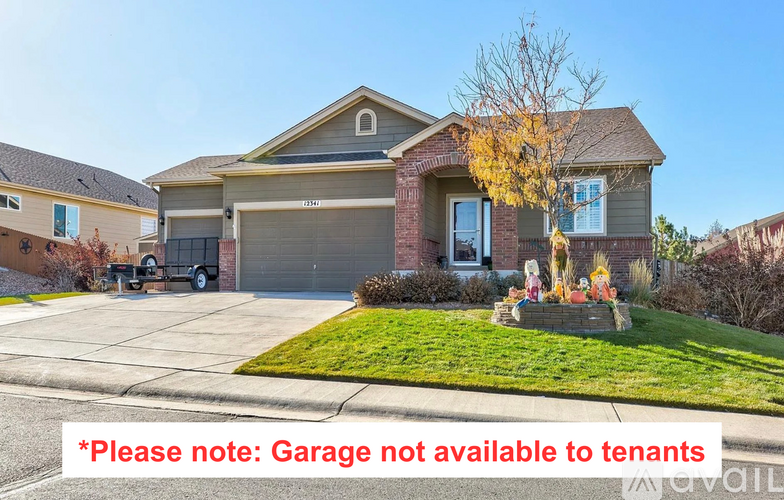 A house with a note that the garage is not available to tenants.