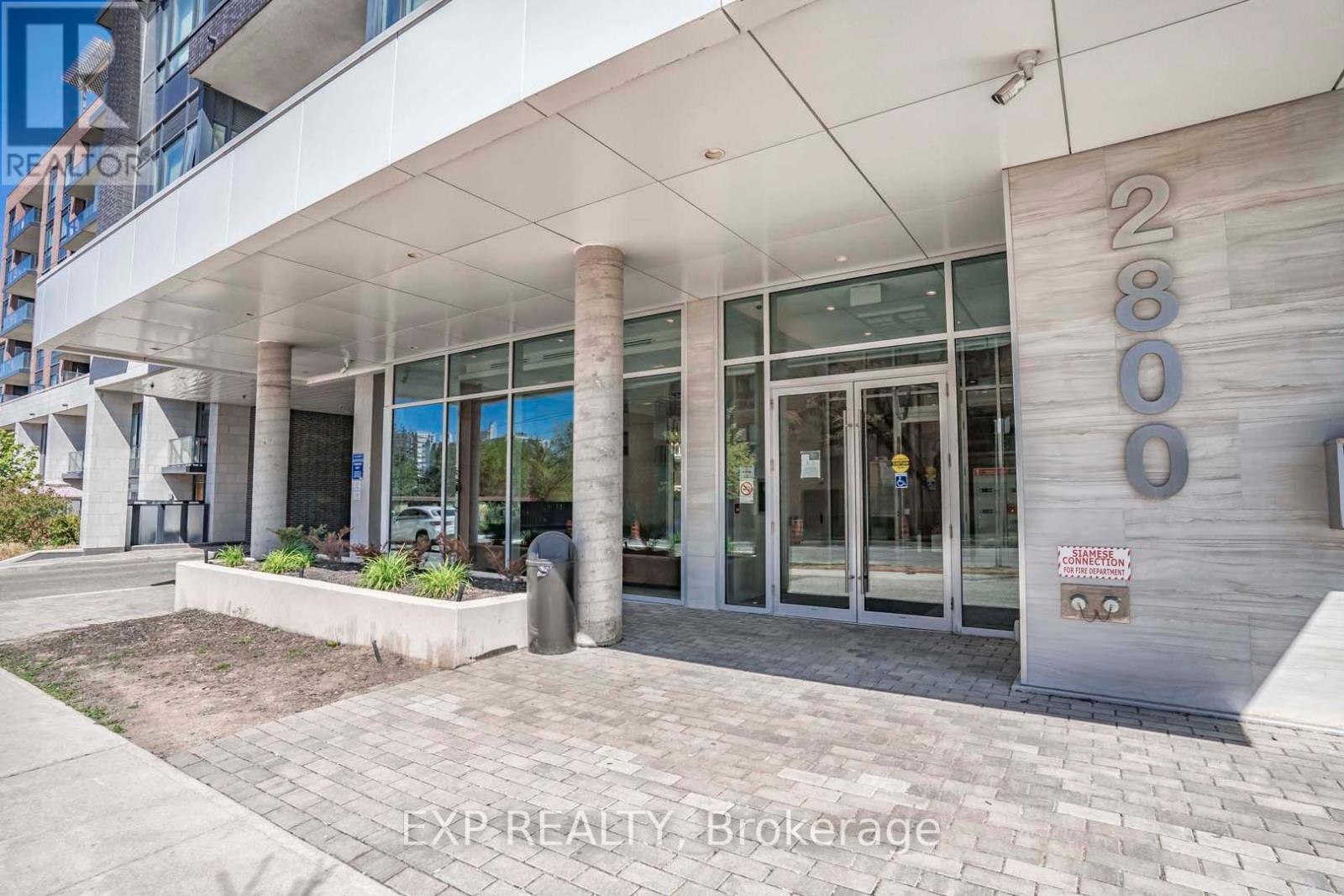 The image shows the front of a building with the number 2800 on it.