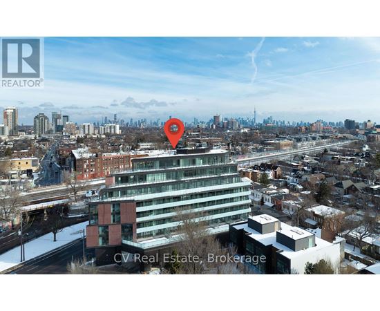 A red marker indicates a building in a cityscape.