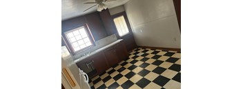 2/1 700 sqft