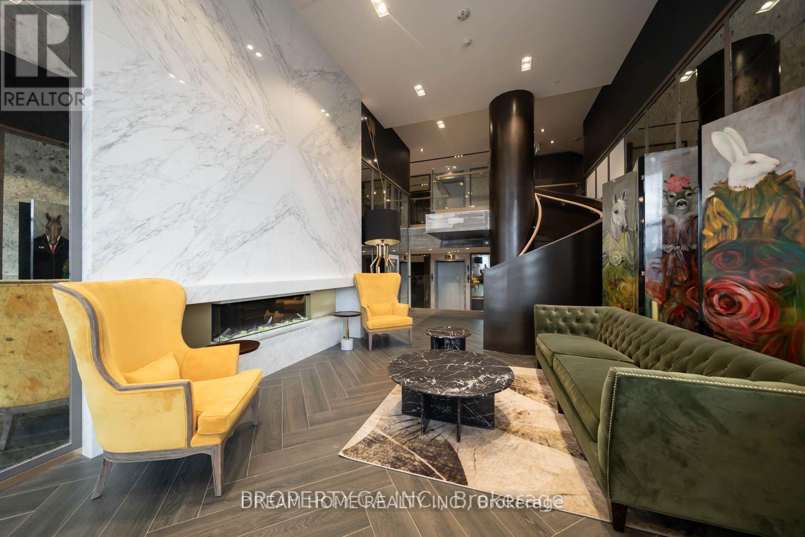 A living room with a white marble wall and a black column.