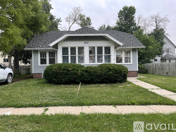 A house with the number 2828 on the front.