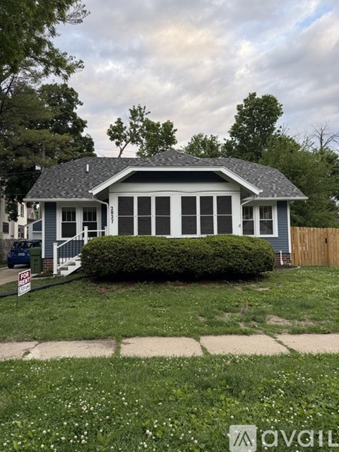 A house with the number 2828 on the front.