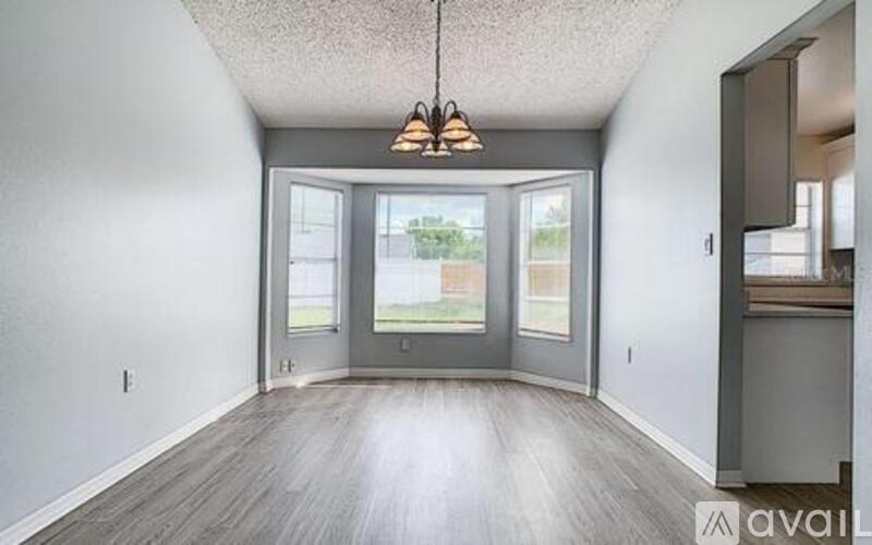 A room with a grey floor and a ceiling light.