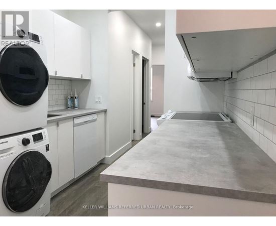 A laundry room with a washer and dryer.