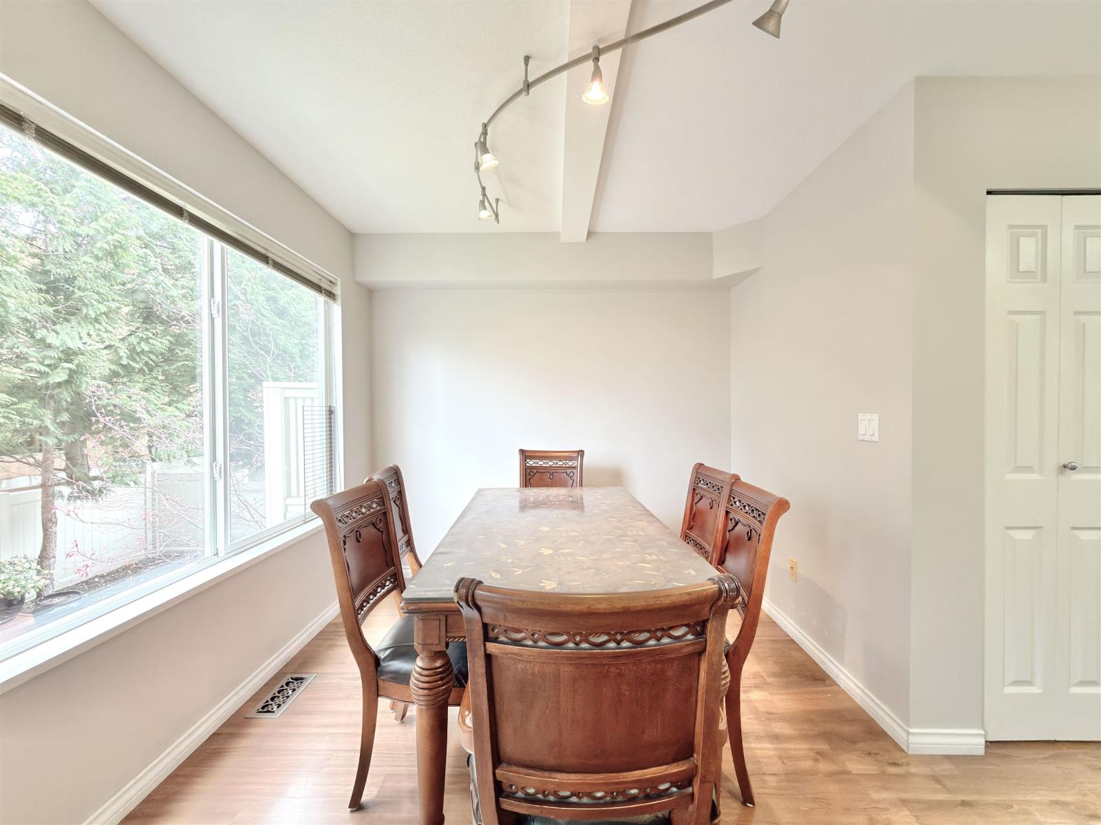 A dining room with a table and chairs.