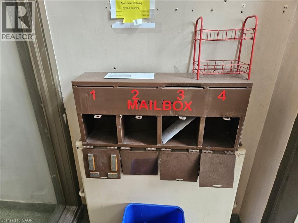 A mailbox with four compartments is labeled 1 to 4.