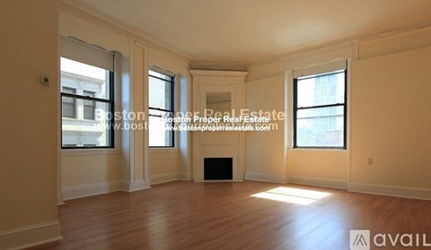 A spacious room with wooden floors and large windows is available for rent.