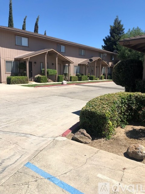 A building with a parking lot in front of it.