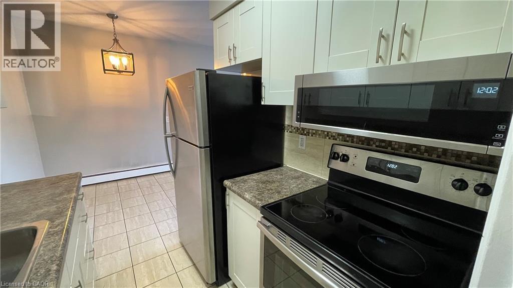 Source URL: https://ddfcdn.realtor.ca/listing/TS639112430655530000/reb14/highres/3/40818453_1.jpg