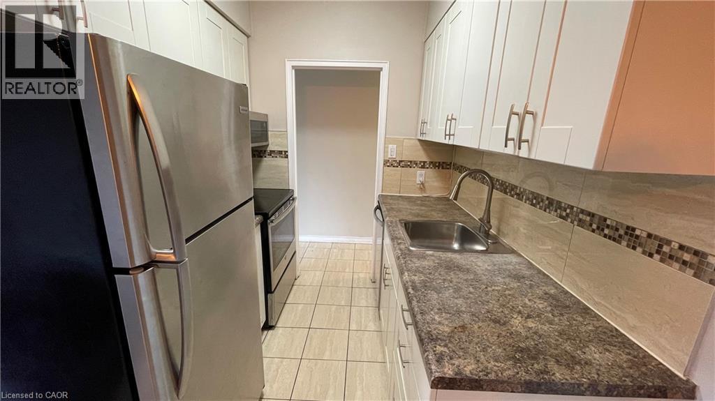 Source URL: https://ddfcdn.realtor.ca/listing/TS639112430655530000/reb14/highres/3/40818453_2.jpg