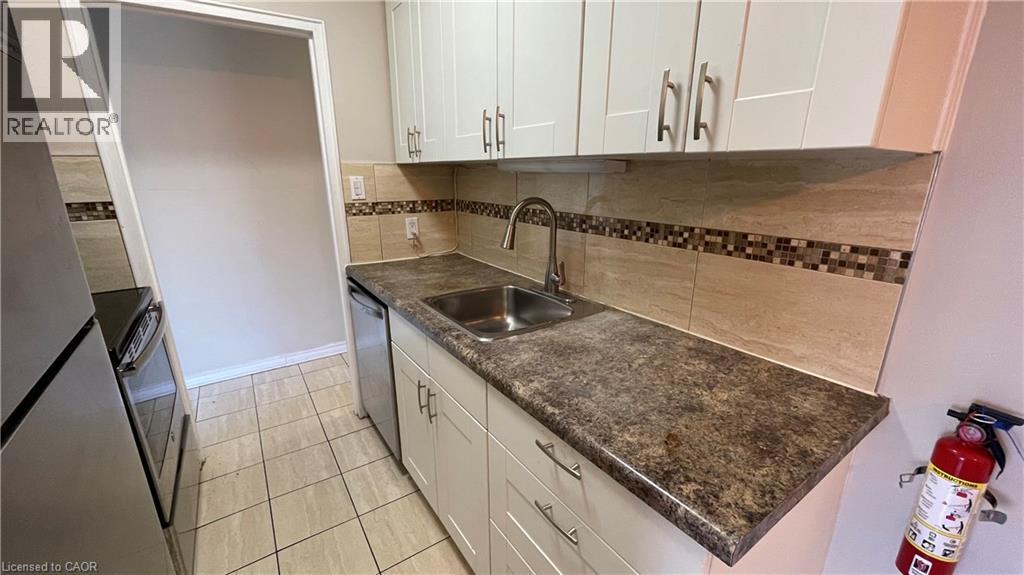 Source URL: https://ddfcdn.realtor.ca/listing/TS639112430655530000/reb14/highres/3/40818453_3.jpg