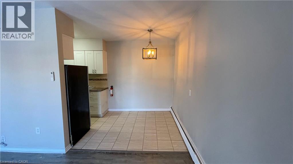 Source URL: https://ddfcdn.realtor.ca/listing/TS639112430655530000/reb14/highres/3/40818453_4.jpg