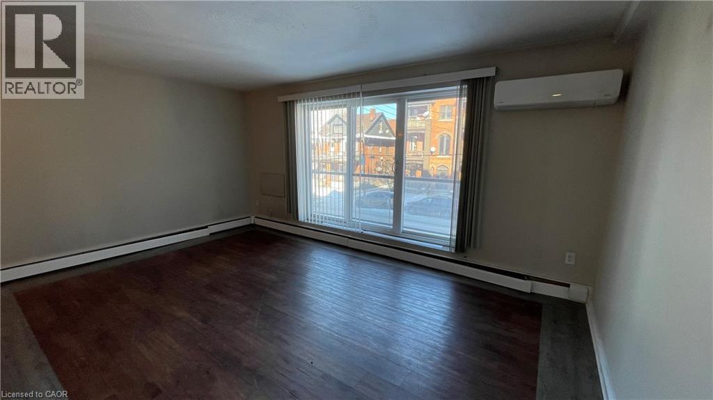 Source URL: https://ddfcdn.realtor.ca/listing/TS639112430655530000/reb14/highres/3/40818453_5.jpg