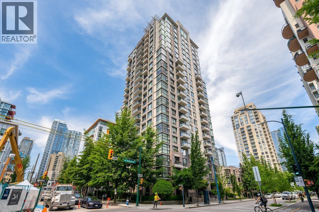 Source URL: https://ddfcdn.realtor.ca/listing/TS639112432304830000/reb89/highres/8/R3108268_1.jpg