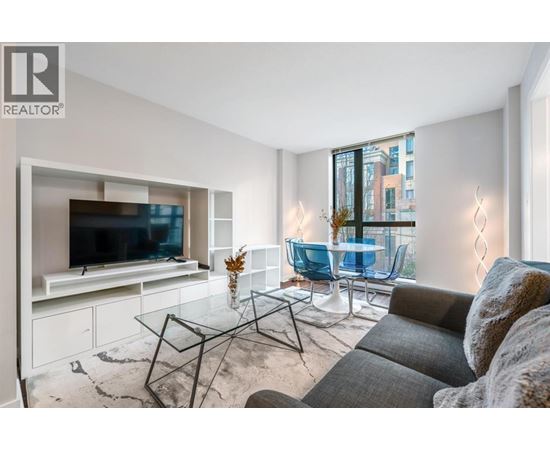 Source URL: https://ddfcdn.realtor.ca/listing/TS639112432304830000/reb89/highres/8/R3108268_2.jpg