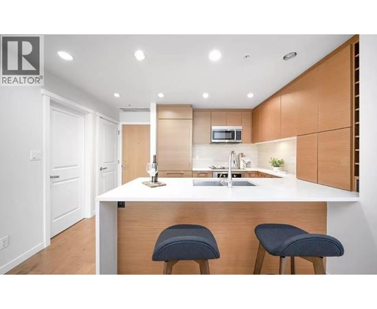Source URL: https://ddfcdn.realtor.ca/listing/TS639112432305800000/reb89/highres/3/R3108273_2.jpg