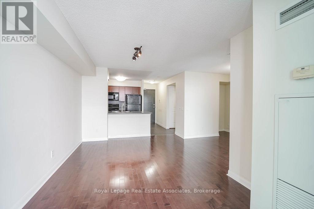 Source URL: https://ddfcdn.realtor.ca/listing/TS639112438742400000/reb82/highres/4/w12970044_13.jpg