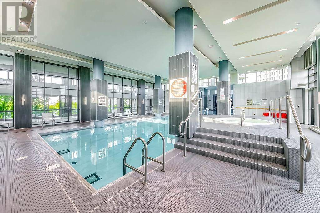 Source URL: https://ddfcdn.realtor.ca/listing/TS639112438742400000/reb82/highres/4/w12970044_37.jpg