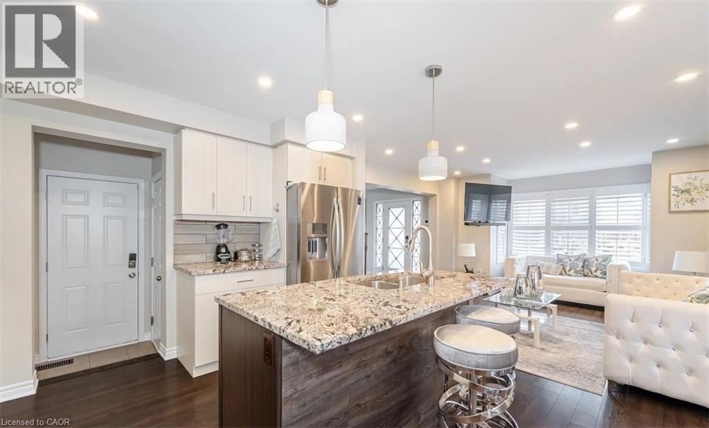 Source URL: https://ddfcdn.realtor.ca/listing/TS639112440442530000/reb14/highres/4/40818634_6.jpg
