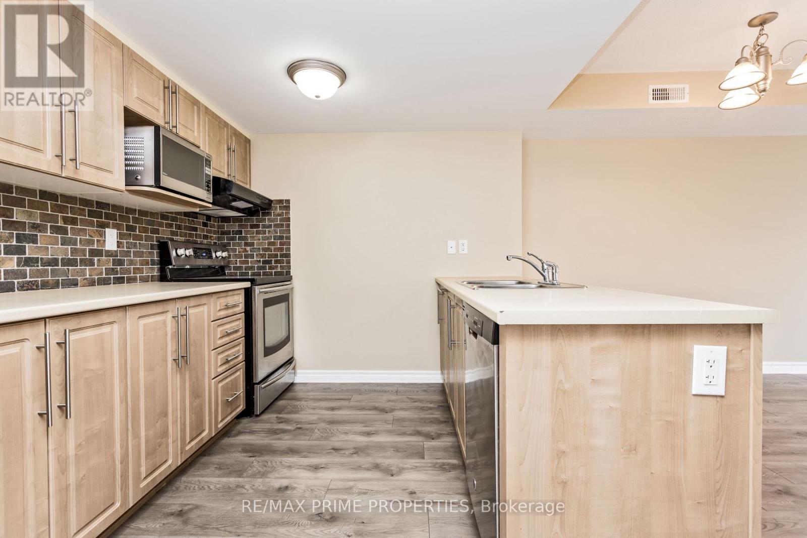 Source URL: https://ddfcdn.realtor.ca/listing/TS639112444080700000/reb76/highres/4/x12970624_3.jpg