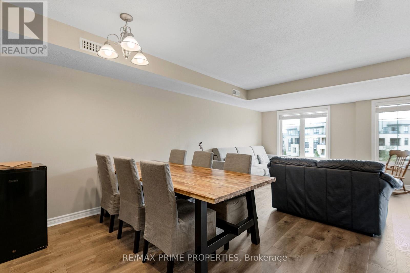 Source URL: https://ddfcdn.realtor.ca/listing/TS639112444080700000/reb76/highres/4/x12970624_4.jpg