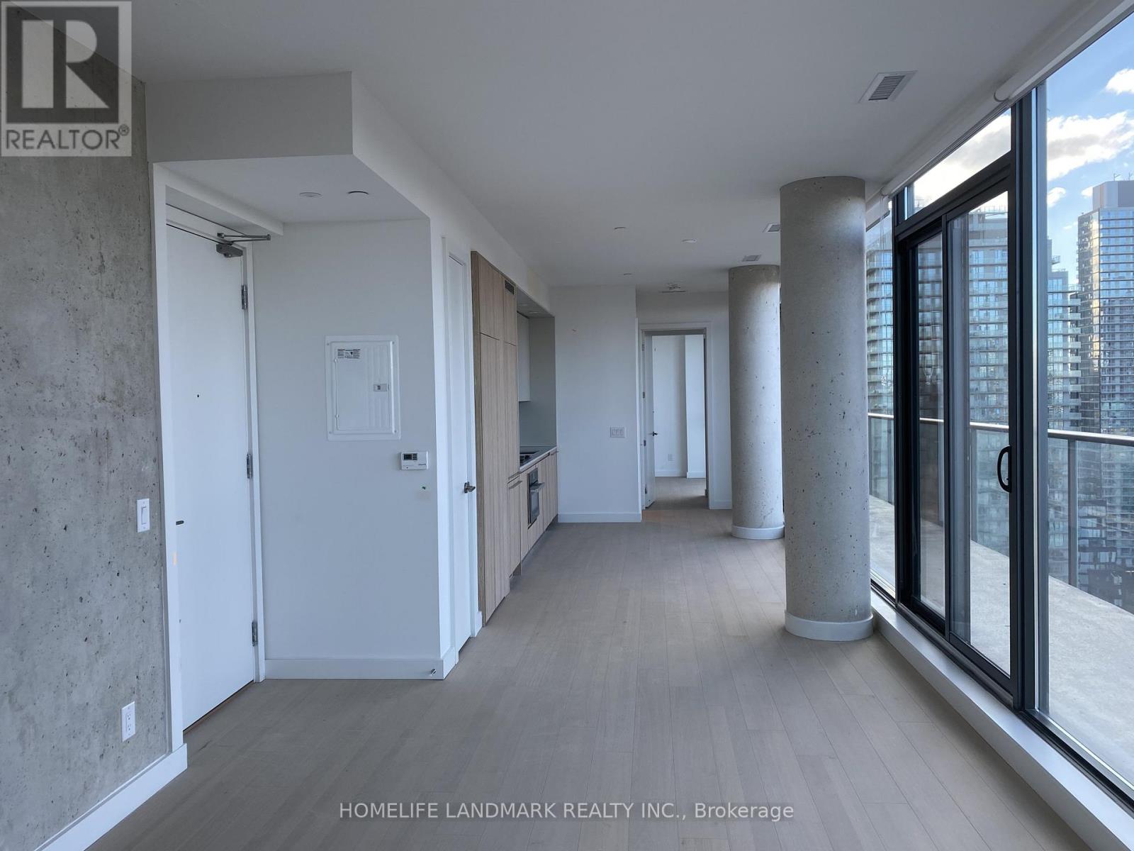 Source URL: https://ddfcdn.realtor.ca/listing/TS639112450464170000/reb82/highres/8/c12970288_4.jpg