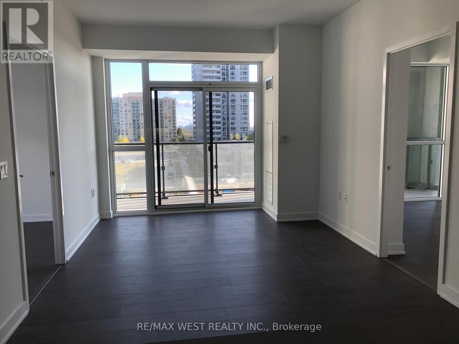 Source URL: https://ddfcdn.realtor.ca/listing/TS639112453035500000/reb82/highres/6/n12970346_2.jpg