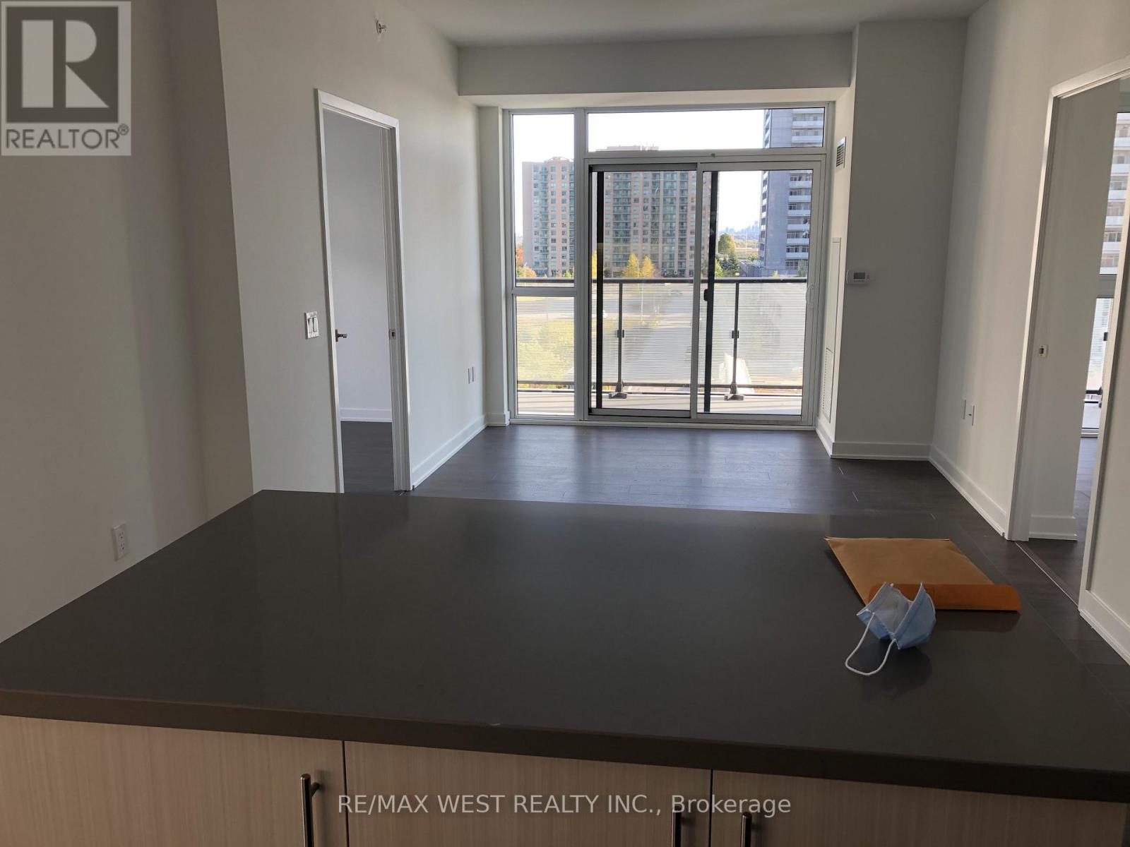 Source URL: https://ddfcdn.realtor.ca/listing/TS639112453035500000/reb82/highres/6/n12970346_3.jpg