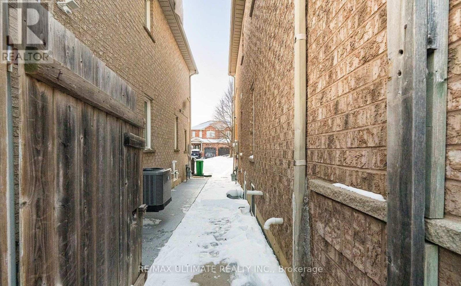 Source URL: https://ddfcdn.realtor.ca/listing/TS639112456157830000/reb82/highres/4/w12970244_3.jpg