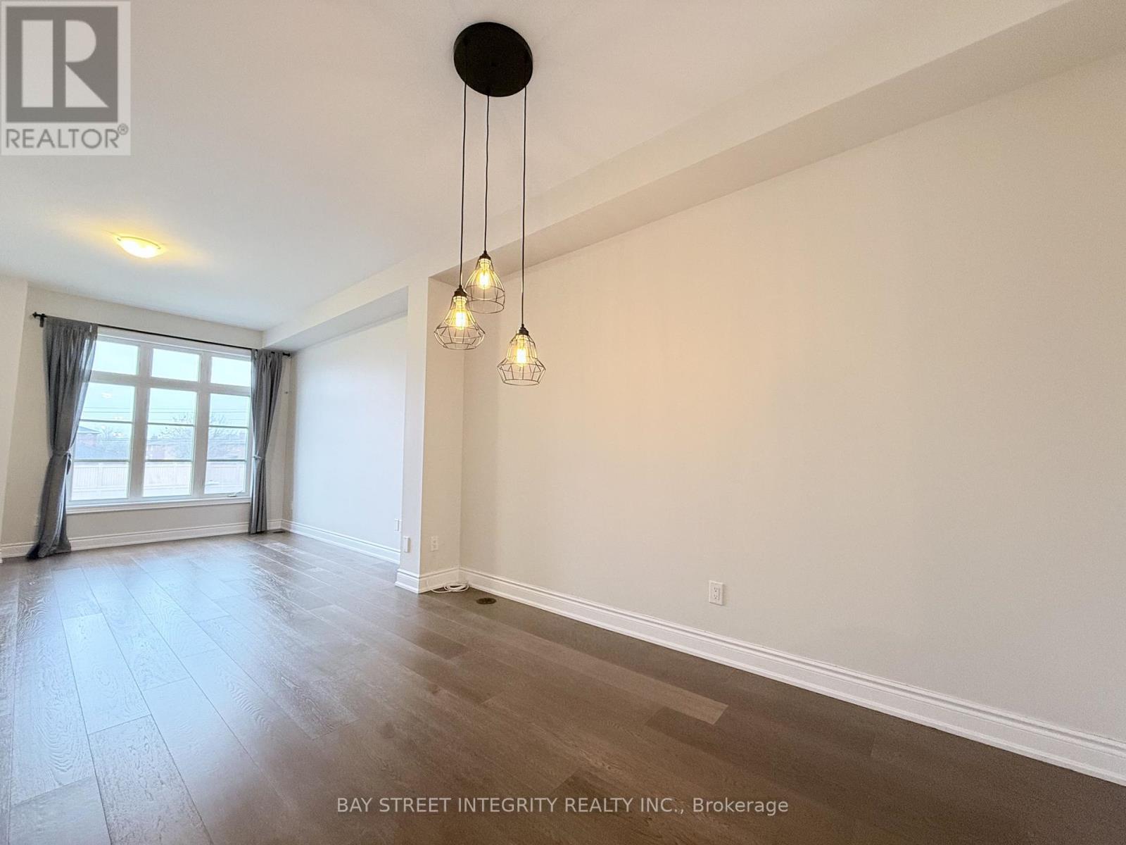 Source URL: https://ddfcdn.realtor.ca/listing/TS639112456196830000/reb82/highres/0/w12970480_2.jpg