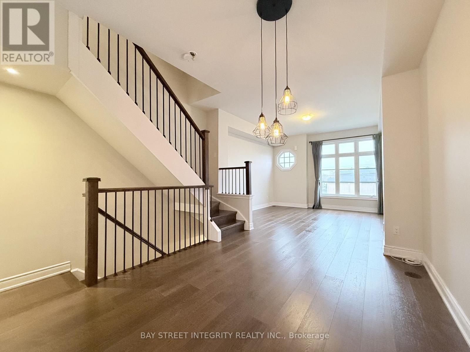 Source URL: https://ddfcdn.realtor.ca/listing/TS639112456196830000/reb82/highres/0/w12970480_3.jpg