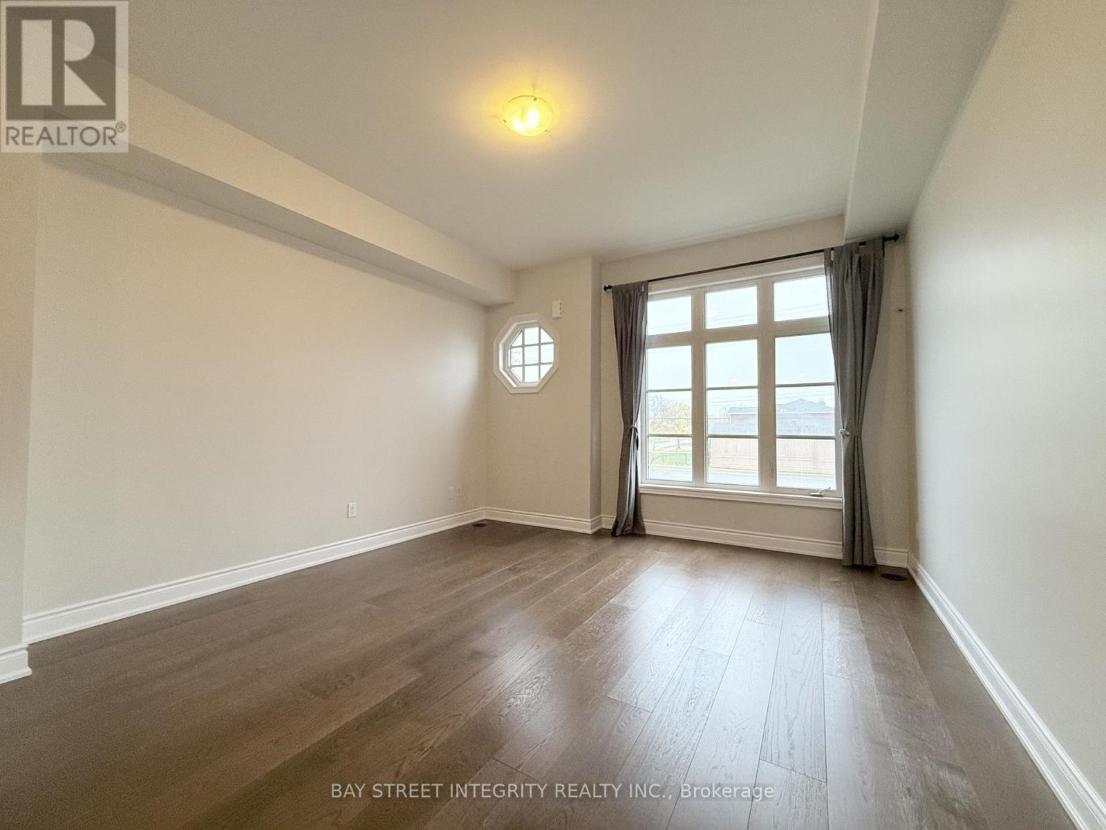 Source URL: https://ddfcdn.realtor.ca/listing/TS639112456196830000/reb82/highres/0/w12970480_4.jpg
