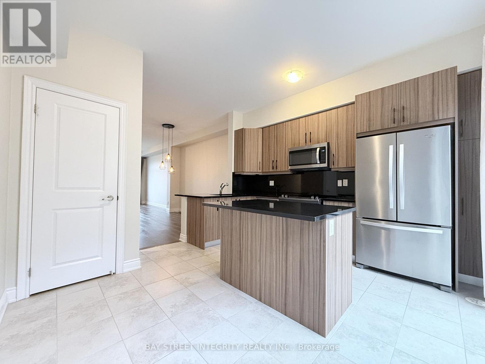 Source URL: https://ddfcdn.realtor.ca/listing/TS639112456196830000/reb82/highres/0/w12970480_7.jpg