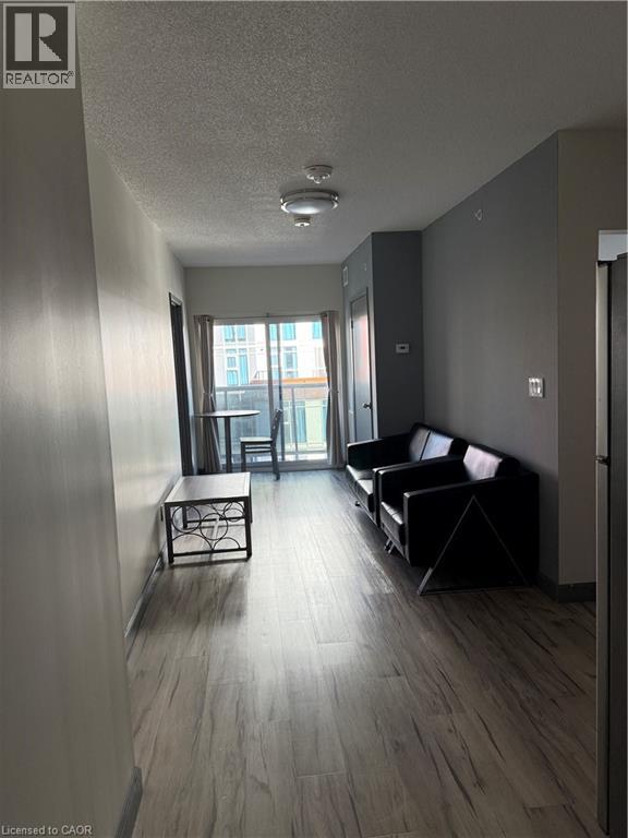 Source URL: https://ddfcdn.realtor.ca/listing/TS639112496454770000/reb14/highres/9/40818629_2.jpg