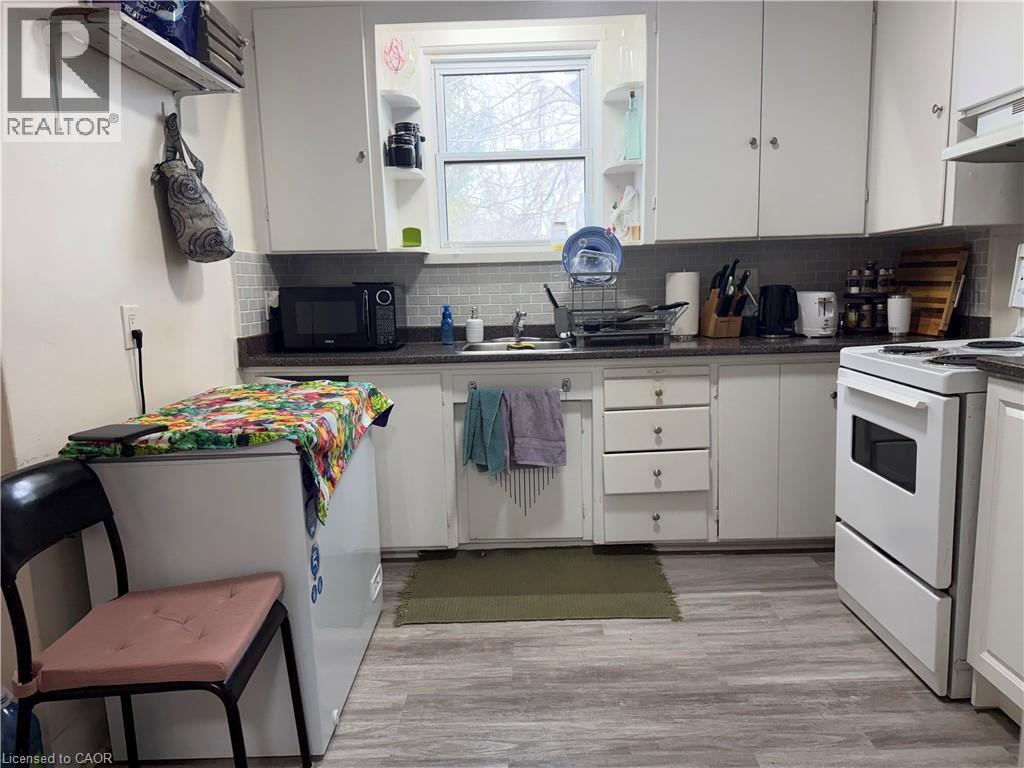 Source URL: https://ddfcdn.realtor.ca/listing/TS639112458222500000/reb14/highres/6/40818306_13.jpg