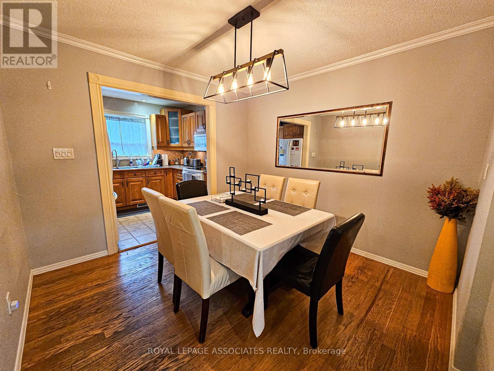 Source URL: https://ddfcdn.realtor.ca/listing/TS639112798585070000/reb82/highres/6/x12970546_4.jpg