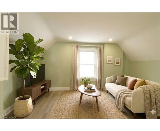 Source URL: https://ddfcdn.realtor.ca/listing/TS639112464719970000/reb14/highres/8/40818458_1.jpg