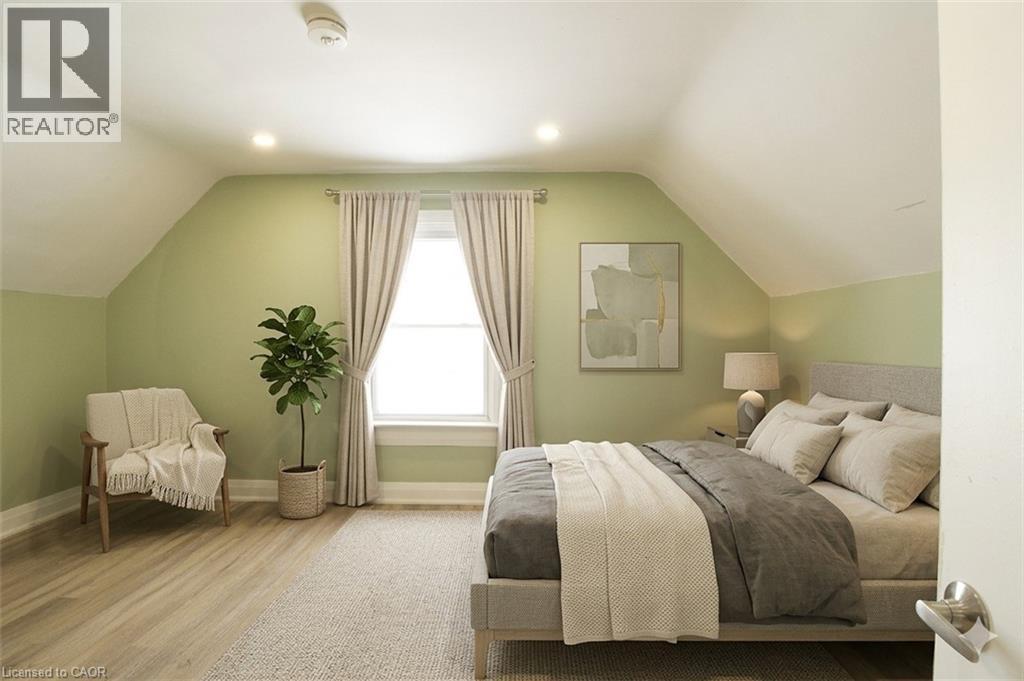 Source URL: https://ddfcdn.realtor.ca/listing/TS639112464719970000/reb14/highres/8/40818458_5.jpg